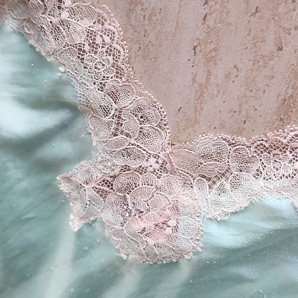 Victoria Secret Cliche - Picture 5 of 10